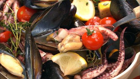 もこみち流　ムール貝とプチトマトのワイン蒸し