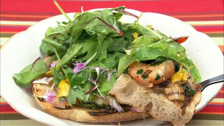 もこみち流　バゲットとエビのガーリックソテー