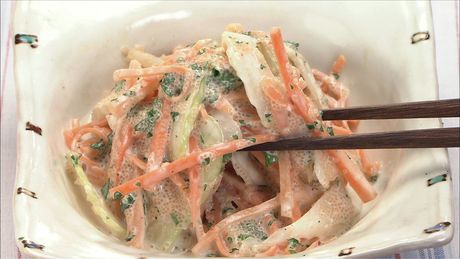 もこみち流　にんじんとセロリの明太サラダ