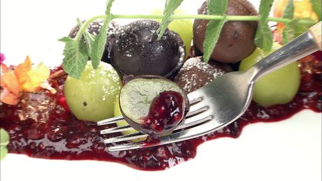 もこみち流　マスカットプレート 〜ベリーソースを添えて〜 特別ドラマ「人生がときめく片づけの魔法」倍賞美津子さんからのリクエスト