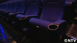 映画館の肘掛け