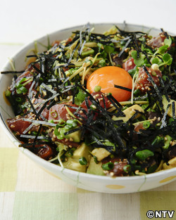 もこみち流 づけマグロとアボカドの卵のせ丼