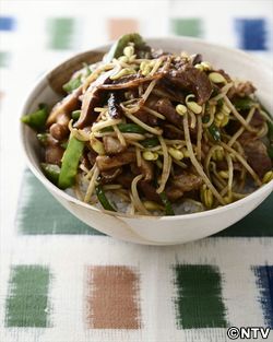 もこみち流 細切り豚肉ともやしのみそ炒め丼