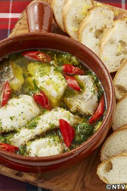 もこみち流 白身魚ときざみブロッコリーのアヒージョ