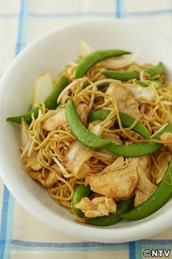 もこみち流 中華風 鶏むね肉とスナップえんどうの焼きそば